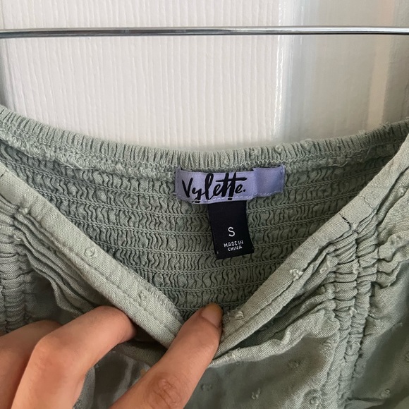 Sage Green Puff Sleeve Crop Top - Picture 2 of 3